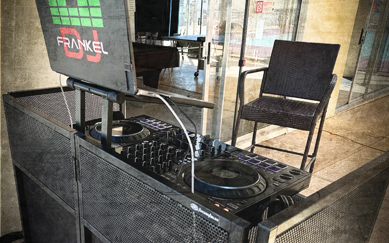 DJ Set Up